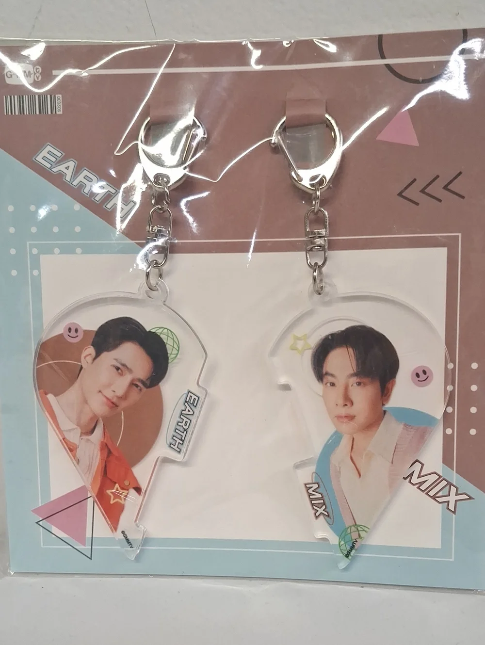 NWT K-Pop Photo Heart Keychain Set -